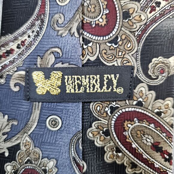 Wembley Necktie Black & Gray Paisley 100% Polyester Made In USA 4x56 Red Accents - Picture 5 of 8